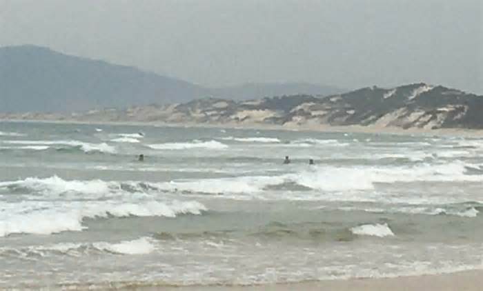 Khánh Hòa: Ba thiếu niên đi tắm biển, 2 người chết đuối, 1 mất tích