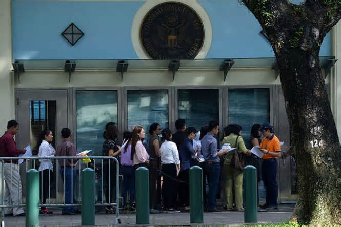 Công an TP.HCM và Tổng lãnh sự quán Mỹ bắt một người nghi dùng giấy tờ giả xin visa Mỹ