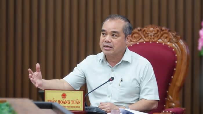 Giao ông Trần Hoàng Tuấn điều hành UBND tỉnh Quảng Ngãi