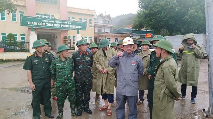 Bộ trưởng Lê Minh Hoan: Theo dõi sát diễn biến mưa do áp thấp nhiệt đới sau bão số 2