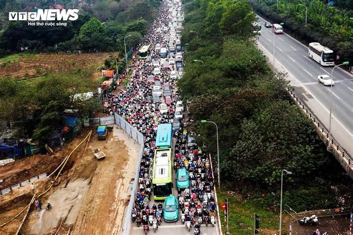 Hà Nội: Thu hẹp rào chắn, không còn cảnh ùn tắc tại nút giao Đại lộ Thăng Long