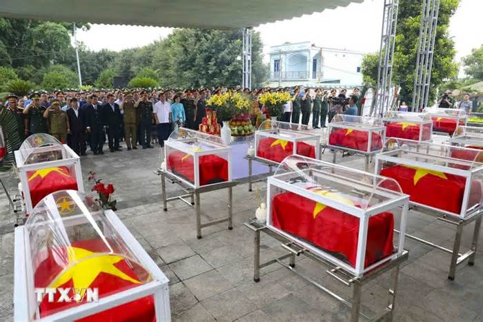 Điện Biên: Truy điệu 12 hài cốt liệt sỹ quân tình nguyện Việt Nam hy sinh ở Lào