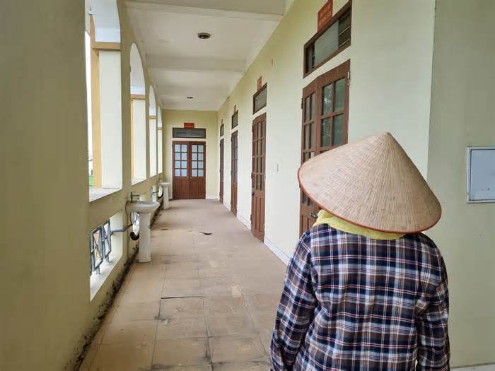 Trụ sở xã ở Thái Bình gần 8 tỉ đồng bỏ hoang sau sáp nhập, gây lãng phí