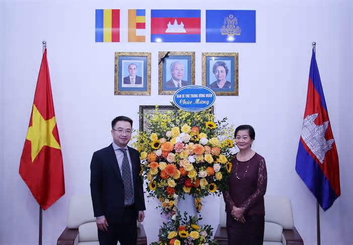 Bí thư Trung ương Đoàn thăm, chúc Tết Chôl Chnăm Thmây Đại sứ quán Campuchia