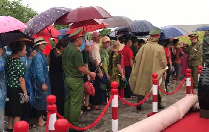 Quá tải du khách tham quan Bảo tàng Chiến thắng lịch sử Điện Biên Phủ