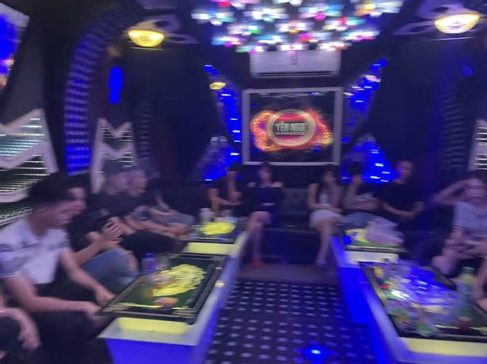 Quảng Ninh: Phát hiện 20 nam nữ bay lắc tại quán karaoke