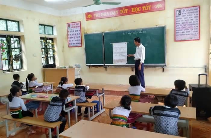Thầy Hiệu trưởng ở Thanh Hóa dự kiến dạy 18 tiết/tuần do thiếu giáo viên