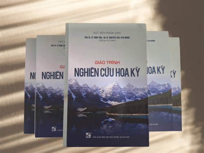 Giáo trình Nghiên cứu Hoa Kỳ: 'Trái ngọt' của hai nhà ngoại giao lâu năm và nhóm tác giả trẻ