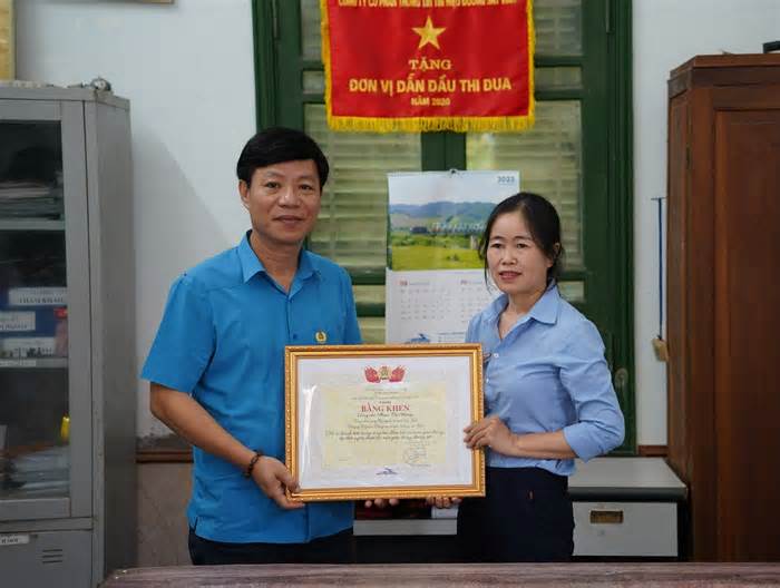 Công đoàn Đường sắt Việt Nam khen thưởng nữ công nhân dũng cảm cứu người