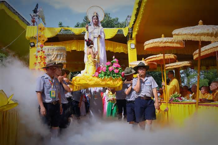 Hàng ngàn Phật tử quy tụ tại Lễ hội Quán Thế Âm