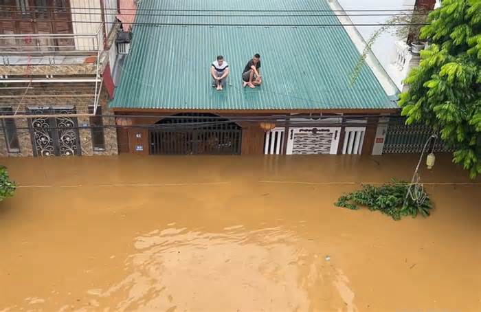 Lũ sông Hồng vượt mốc lịch sử 1968 gần 1m, hôm nay tiếp tục lên