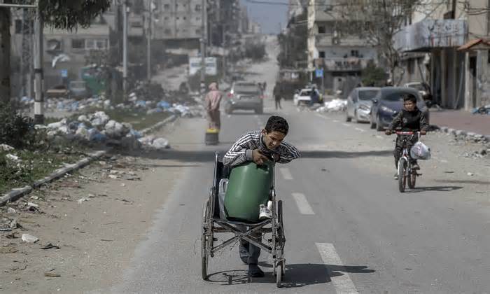 WHO nói một số người dân Gaza phải uống nước thải để sống
