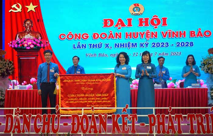 15 đại biểu được bầu vào Ban Chấp hành LĐLĐ huyện Vĩnh Bảo, Hải Phòng