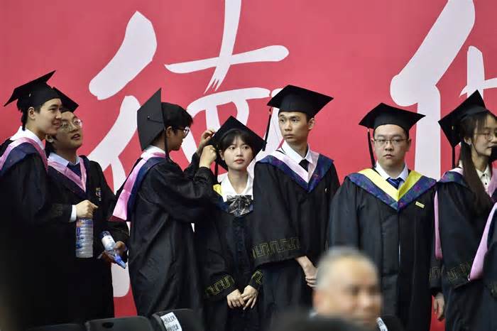 Học sinh giỏi Trung Quốc 'vỡ mộng'