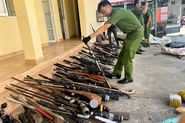 Lâm Đồng tiêu hủy 156 khẩu súng