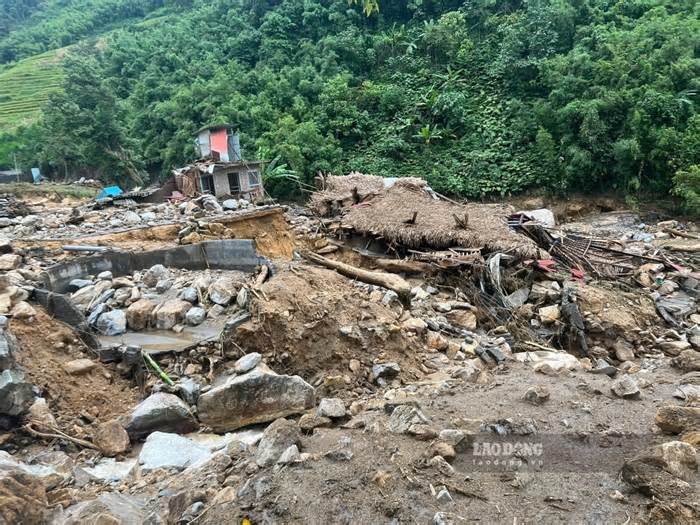 Cảnh hoang tàn sau trận lũ ống khiến nhiều người chết và mất tích ở Lào Cai