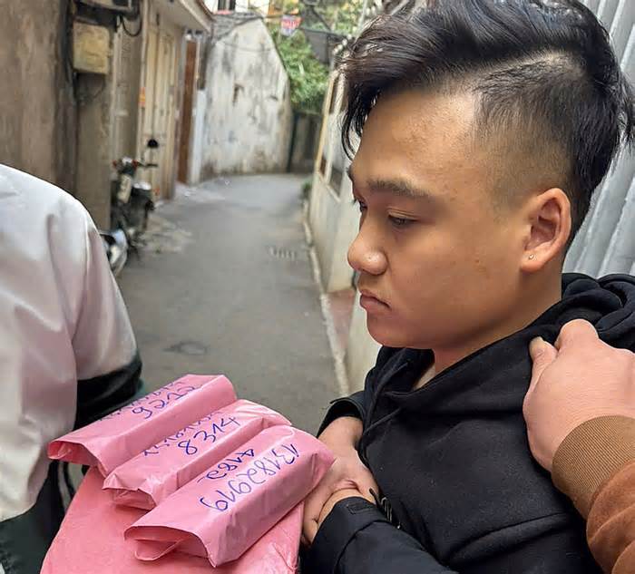 Đường dây bán thuốc lá điện tử tẩm ma tuý cho sinh viên