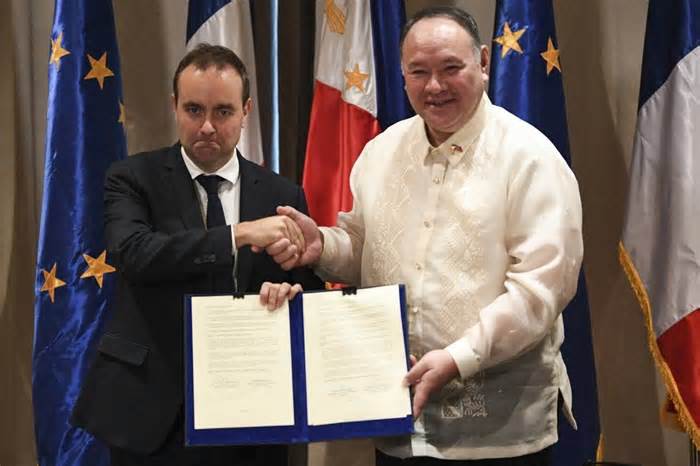 Philippines, Pháp cam kết theo đuổi thỏa thuận lực lượng thăm viếng