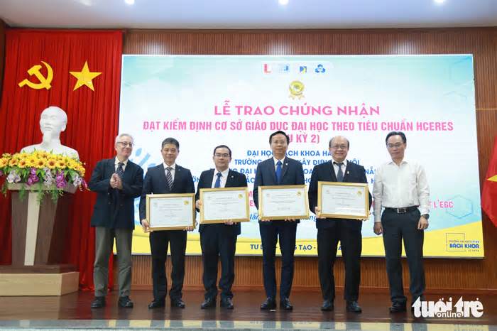 Trao chứng nhận kiểm định HCERES cho 4 cơ sở giáo dục đại học tại Việt Nam