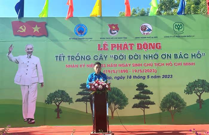 Trao tặng cây cho 5 huyện, thành phố ở Đồng Tháp, trị giá gần 2,5 tỉ đồng