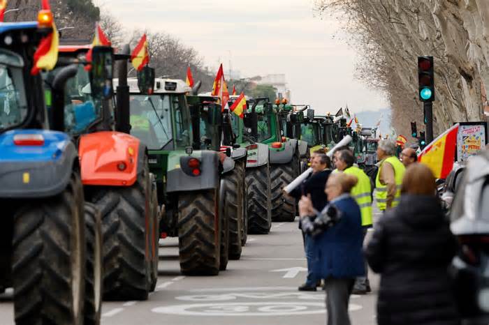 Nông dân biểu tình khắp châu Âu