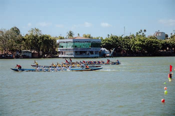 Vì sao giải đua thuyền ở Đắk Lắk tạm hoãn?