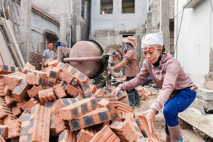 Tin tức sáng 13-1: Bộ Tài chính nghiêm cấm biếu, tặng quà Tết cho lãnh đạo dưới mọi hình thức