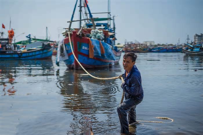 Những người thợ sửa tàu thuyền đậm chất lính ở Đà Nẵng