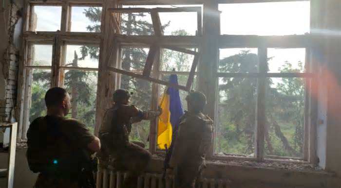 Ukraine tuyên bố giành lại ba ngôi làng trong chiến dịch phản công