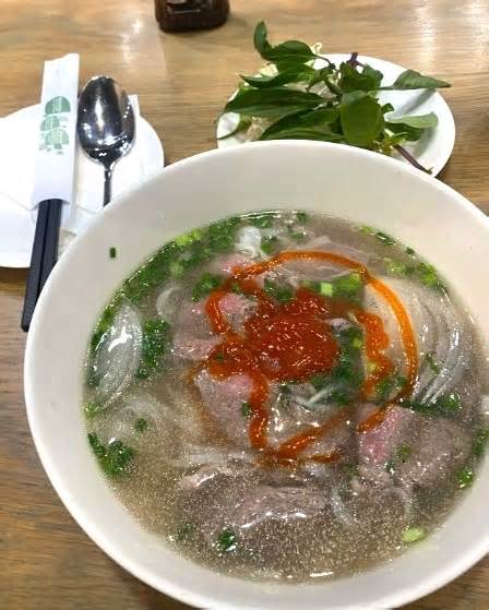 Có hay không tô phở giá 346.000 đồng ở sân bay Cam Ranh?