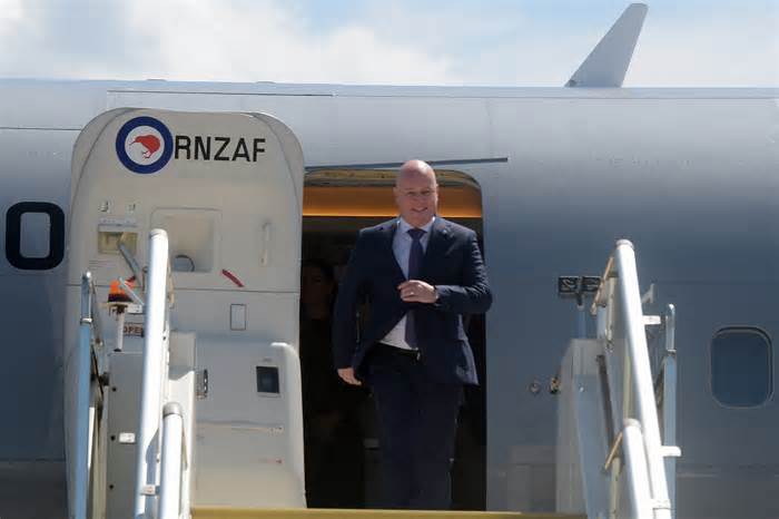 Chuyên cơ hỏng, Thủ tướng New Zealand đi nhờ máy bay chở khách