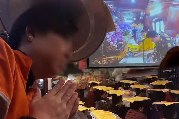 Bí ẩn nguồn thu tại Linh Quang Điện: Hàng trăm người đội lễ xem livestream của thầy Cao Anh