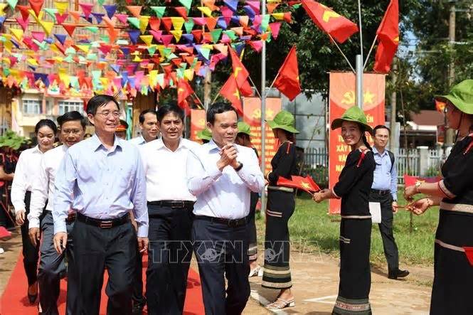 Phó Thủ tướng Chính phủ dự Ngày hội toàn dân bảo vệ An ninh Tổ quốc ở xã Ea Tul