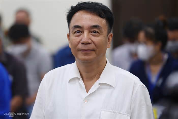 Cựu cục phó Trần Hùng kêu oan 'bảo kê' in sách giáo khoa giả