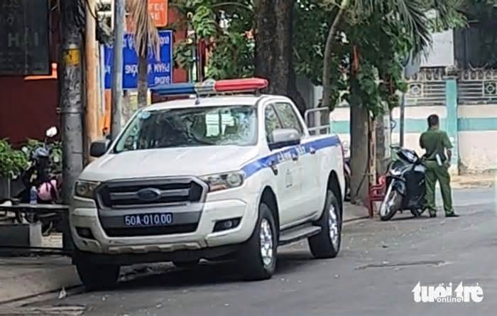 Công an truy xét vụ bi sắt văng vào cửa kính nhà dân, ô tô ở Tân Bình