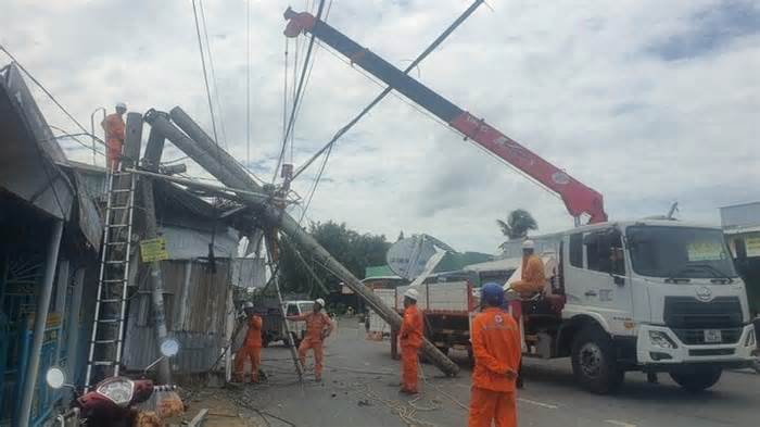 Cảnh báo nguy cơ mất an toàn điện mùa mưa bão