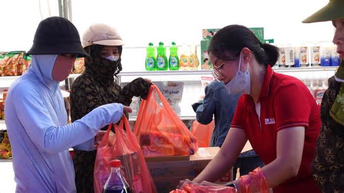 Hàng nghìn người lao động Đà Nẵng được khám sức khỏe, mua hàng miễn phí