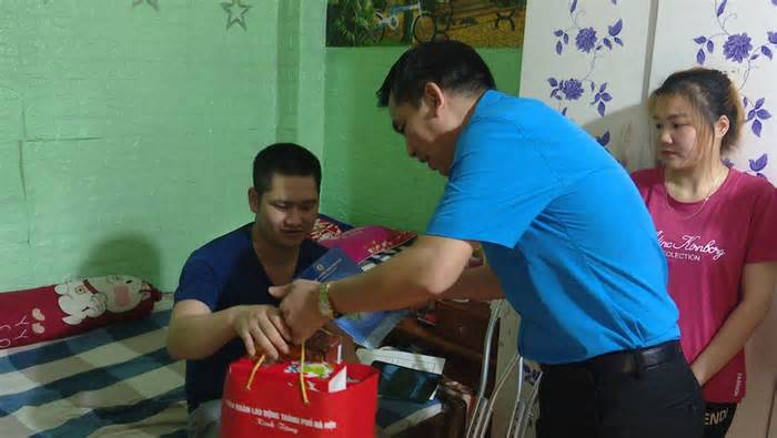 Tặng quà, hỗ trợ 2.000 công nhân, người lao động khó khăn ở Hà Nội
