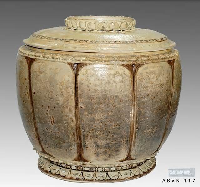 Bình gốm hoa nâu - bảo vật phục vụ Phật giáo thời Lý