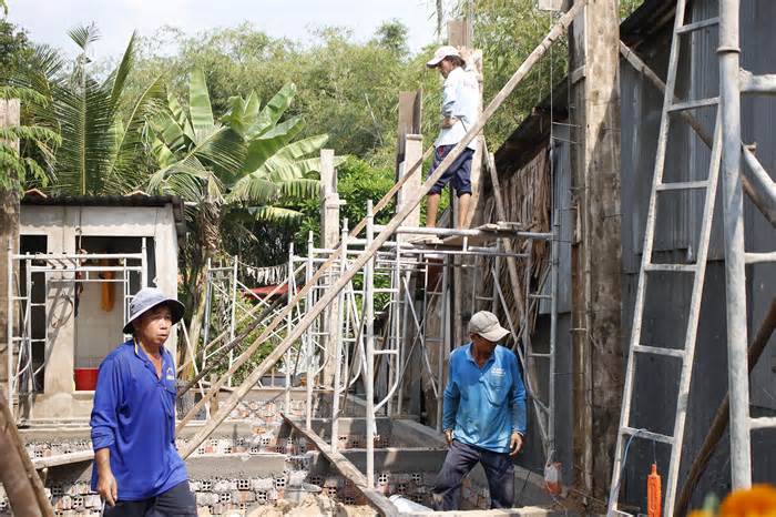 Những 'Hai lúa' xây nhà cho người nghèo