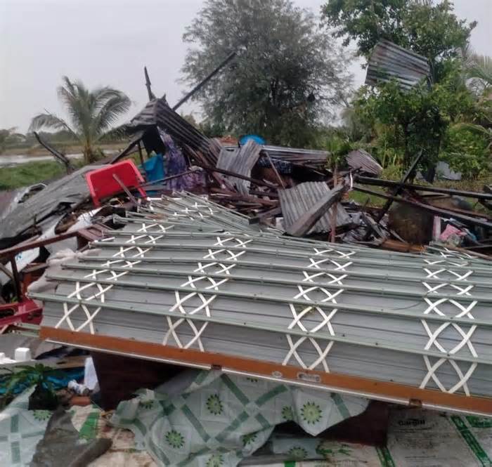 Dông lốc làm hư hỏng nhiều nhà cửa ở Cà Mau, Bạc Liêu