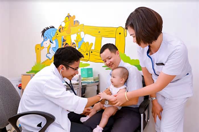 Thanh thiếu nhi và người dân được đo chỉ số cơ thể, tư vấn dinh dưỡng miễn phí