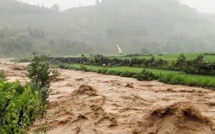 Sơn La: Mưa lớn gây sạt lở, một người chết, nhiều nhà dân bị đổ sập