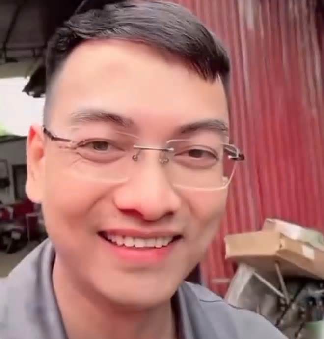 Đi cùng Khánh Sky đến nhà Vua Quạt livestream, Hồ Văn Khoa bị công an truy tìm