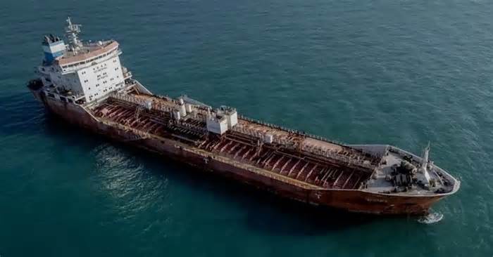 IRGC đã bắt giữ một tàu chở 900 tấn nhiên liệu trái phép