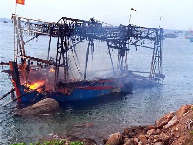 Kiên Giang: Cháy tàu đánh bắt thủy sản, thiệt hại khoảng 14 tỷ đồng