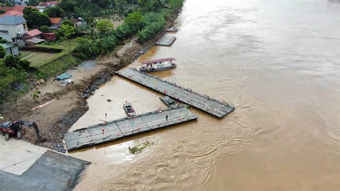 Đại tướng Phan Văn Giang: Có thể dùng phà chuyên dụng khi chưa thể lắp cầu phao Phong Châu