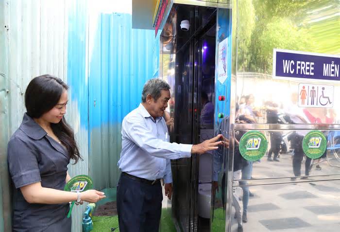 TPHCM vận hành nhà vệ sinh công cộng hiện đại miễn phí tại 'khu đất vàng'