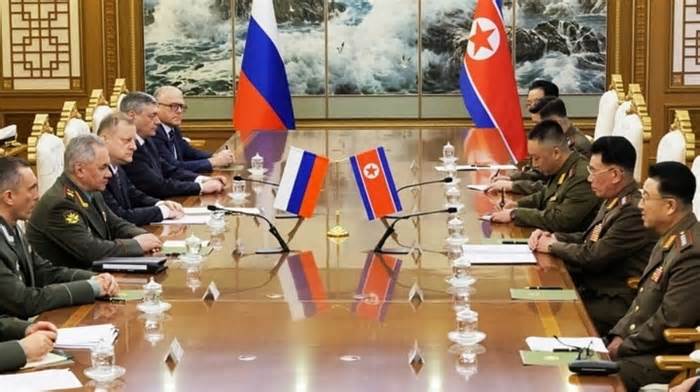 Nga - Triều Tiên tăng cường hợp tác quốc phòng