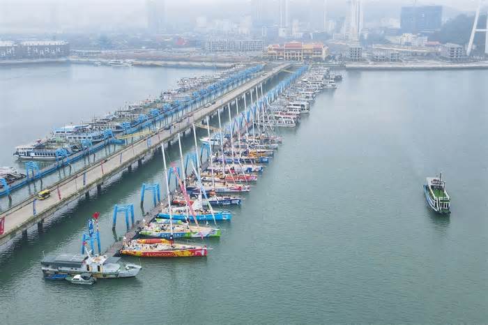 Dừng tăng phí cảng tàu khách ra Hạ Long